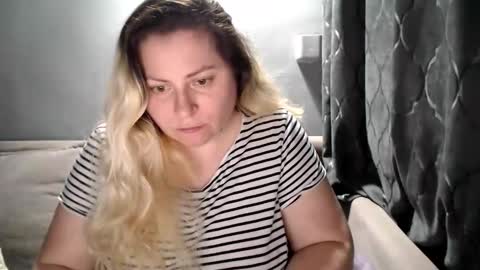 Laura online show from February 3, 2:53 am