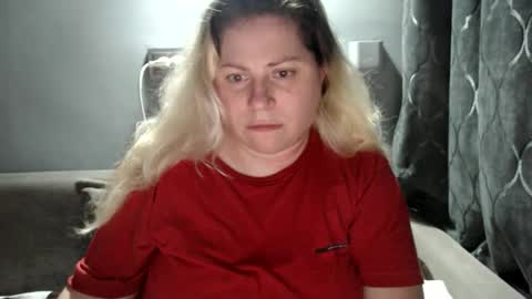 Laura online show from December 15, 8:49 pm