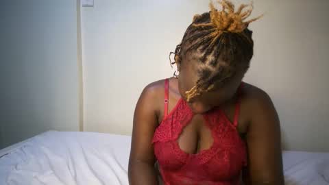 Snapshot of candycurly_ chatting on October 15, 2:37 am candycurly_ online show from October 15, 2:37 am