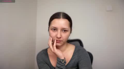 Emma online show from February 18, 3:31 pm