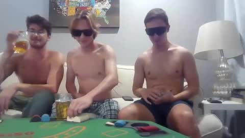 Snapshot of captain_chris8 chatting on October 9, 1:44 am captain_chris8 online show from October 9, 1:44 am