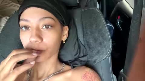 Snapshot of carebearx215 chatting on October 19, 5:06 pm carebearx215 online show from October 19, 5:06 pm