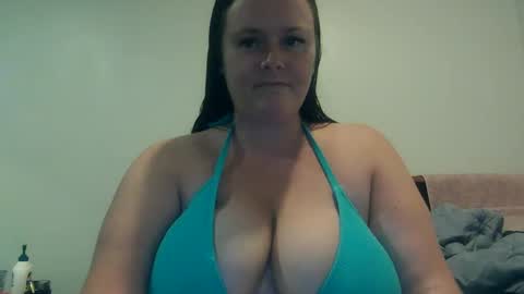 carinabro10 online show from November 1, 9:52 am