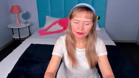 Carla Vogue online show from October 31, 3:18 am