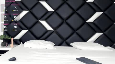    online show from December 5, 1:31 pm