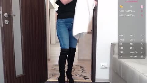 Snapshot of carmela_fox chatting on October 20, 12:21 pm Carmela online show from October 20, 12:21 pm