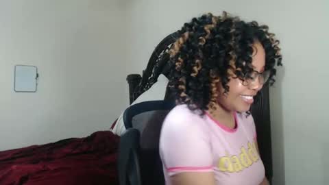 CARAMEL xoxo online show from December 21, 12:28 am