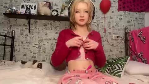 Elina online show from June 11, 10:30 pm
