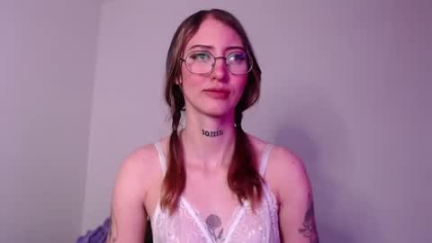 carmennrusso online show from December 17, 4:52 am