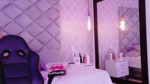 caro_adams1 online show from December 4, 1:44 pm