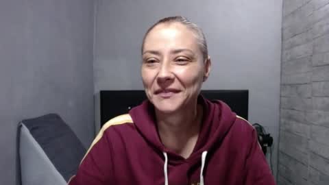 Caro milf  online show from April 7, 10:50 am