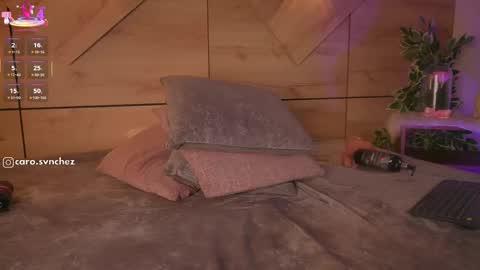 caro_sanchezz online show from April 15, 1:25 pm