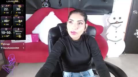 Caroline online show from December 4, 2:05 pm