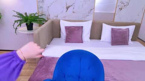 carolinasherry online show from November 30, 4:08 am