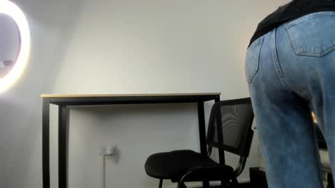  Caroline  online show from March 18, 11:38 am