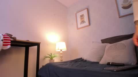  Caroline  online show from March 5, 11:52 am