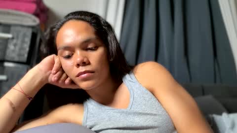 caroline_east online show from April 11, 11:58 am