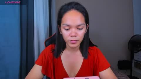 Snapshot of caroline_east chatting on October 18, 7:07 pm caroline_east online show from October 18, 7:07 pm