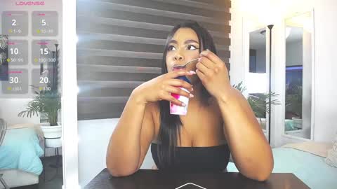 C A R O L I N E online show from February 26, 12:27 pm