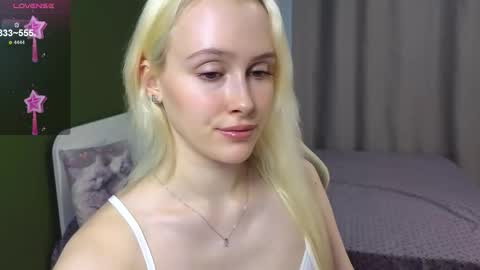 Snapshot of caseylabow chatting on October 20, 4:17 am My name is Casey... Nice to meet you I will be happy to have funthumbs up please its important online show from October 20, 4:17 am