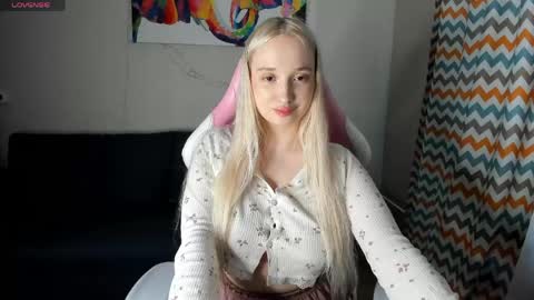 Cassie Rosss online show from April 27, 2:25 pm