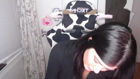 cassiealvarez online show from October 8, 5:02 am