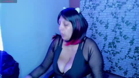  Mia   online show from November 19, 3:50 am