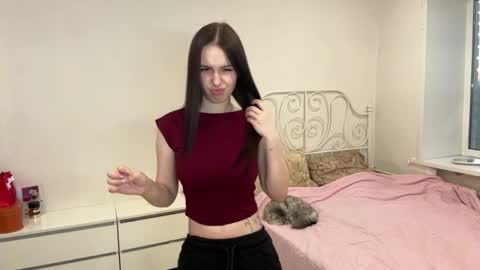 Lolly online show from March 29, 4:08 pm