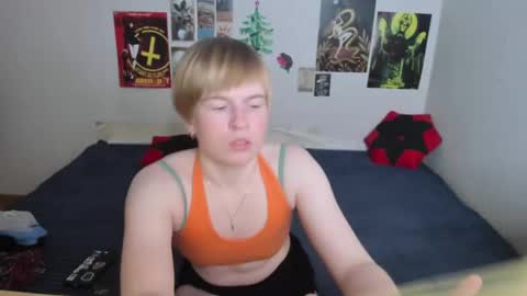 cattie_w_ online show from April 9, 1:20 am