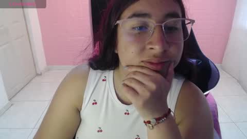 celeste817631 online show from May 26, 2:01 pm