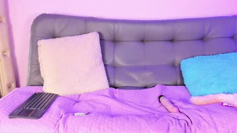 celeste_sky0 online show from April 4, 5:14 am