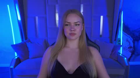 celestenoirr online show from October 21, 1:05 pm