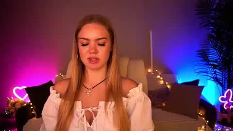 celestenoirr online show from June 11, 2:15 pm