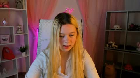 your cute kitty online show from May 12, 6:50 pm