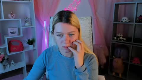 your cute kitty online show from May 7, 6:36 pm