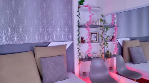 Snapshot of celine_lee chatting on September 18, 5:39 pm Celine online show from September 18, 5:39 pm