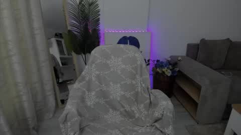 Snapshot of celine_roxelle chatting on September 27, 3:21 pm Celine Roxelle online show from September 27, 3:21 pm