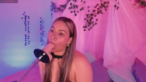 Hello guys my name is Sofi and Lizzie and  Vanessa online show from November 7, 10:56 pm