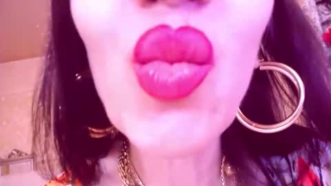 Cerise online show from March 9, 2:05 am