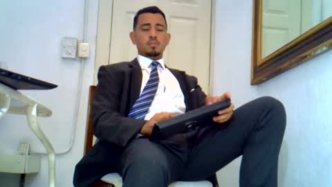 Snapshot of cesar_dant chatting on February 19, 7:05 pm Cesar online show from February 19, 7:05 pm