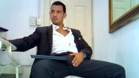 Snapshot of cesar_dant chatting on March 3, 8:32 pm Cesar online show from March 3, 8:32 pm