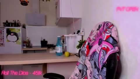 Holly online show from February 27, 2:21 pm