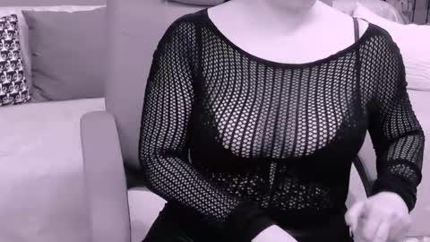 The Queen online show from February 23, 2:18 am