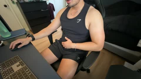 charliekkw online show from May 17, 6:28 pm