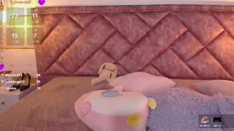 Snapshot of charlote__miller chatting on February 21, 1:33 am You honey online show from February 21, 1:33 am