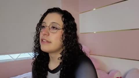Snapshot of charlote__miller chatting on October 18, 11:47 am You honey online show from October 18, 11:47 am