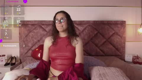 Snapshot of charlote__miller chatting on February 19, 1:18 am You honey online show from February 19, 1:18 am