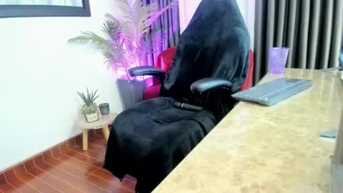 Charlote online show from October 21, 1:27 pm