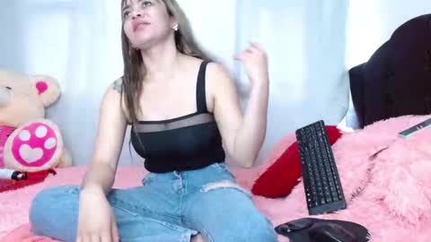 charlothe_wright online show from November 3, 6:09 pm