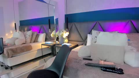 Snapshot of charlotte_copper chatting on February 26, 1:32 pm Charlotte online show from February 26, 1:32 pm